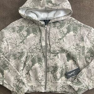 NWT Women’s Justify Full Zip Hooded Slightly Cropped Camo Jacket ~ Size M